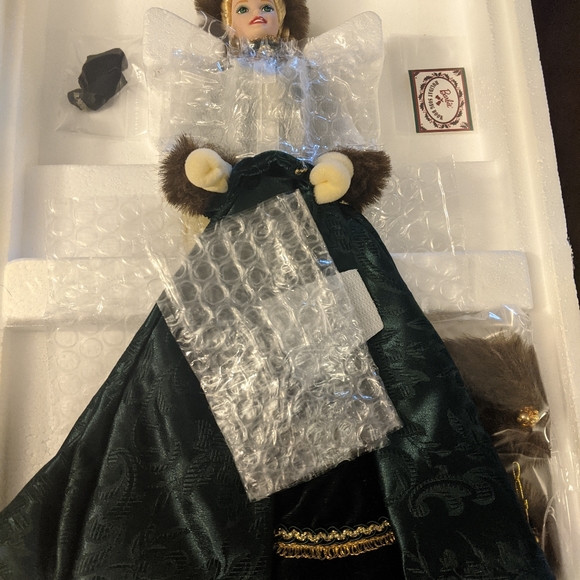 Holiday Caroler Barbie Porcelain Doll - Picture 3 of 9